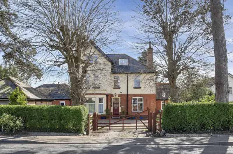 7 Bedroom Edwardian Home for Sale Leicester