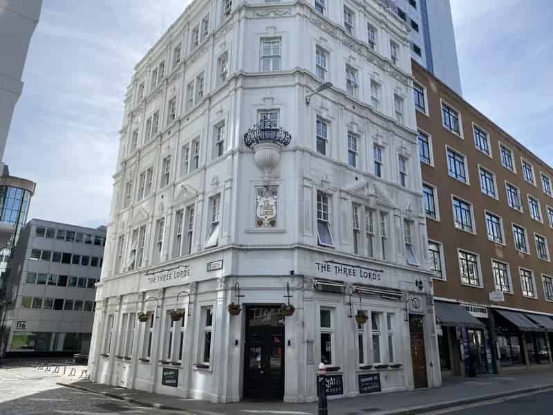 Central London Pub for Sale - Virtual Freehold - 2805 sq ft
