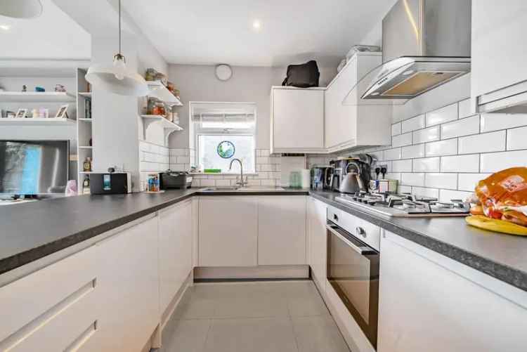 Flat For Sale in London, England