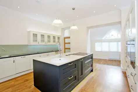4 Bedroom Terraced House 242m² Aberdeen