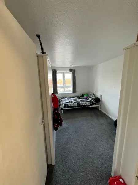 Flat For Rent in Gosport, England