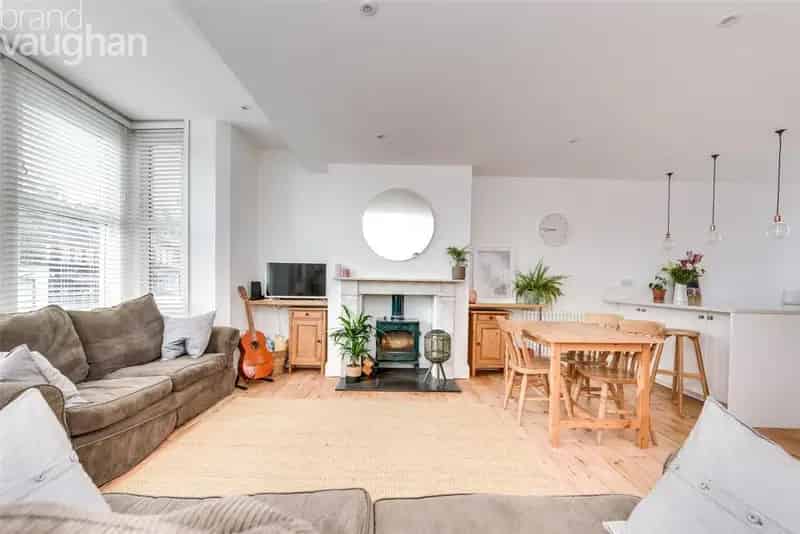 2 Bedroom Maisonette To Rent