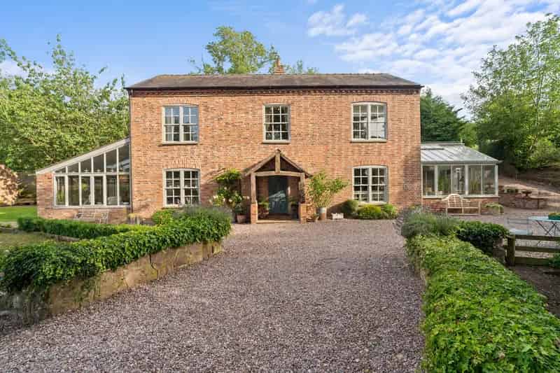 4 Bedroom Detached House Cuddington Cheshire