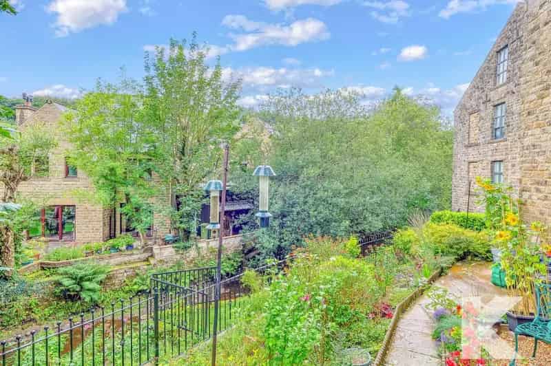 2 Bed Triplex Apartment for Sale in Uppermill
