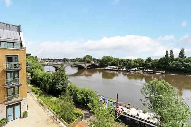 3 Double Bed Riverside Apartment Kew Bridge Brentford TW8