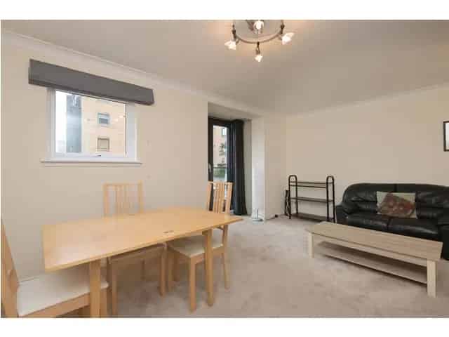 2 Bedroom Flat for Sale in Rennie's Isle