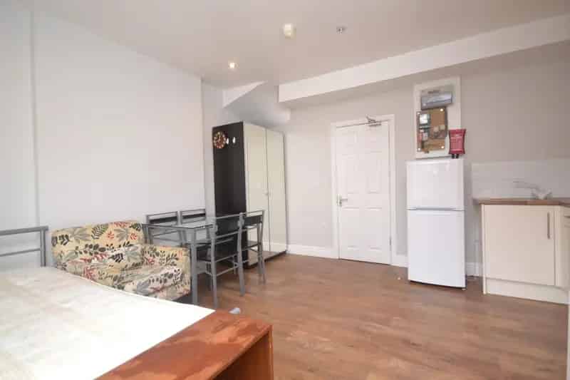 1 Bedroom Flat To Let - Furnished Studio Near Reading University