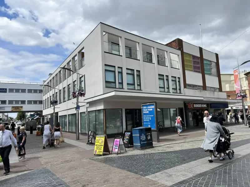 9 Luxury Apartments & Commercial Unit - High Street Corner Location