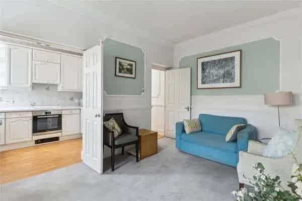 Amersham Grade II Listed Apartment with Parking