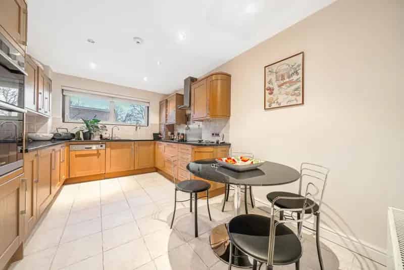 Three Double Bedroom Maisonette Near Chislehurst Station