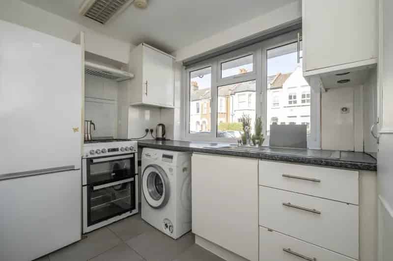 3 Bedroom Maisonette for Sale in Balham Hyde Farm