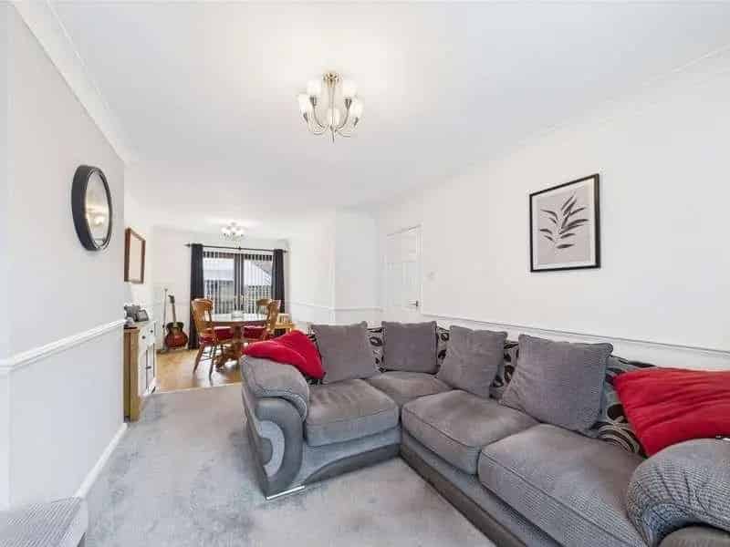 3 Bed End Terrace House for Sale - Spacious Accommodation & Parking