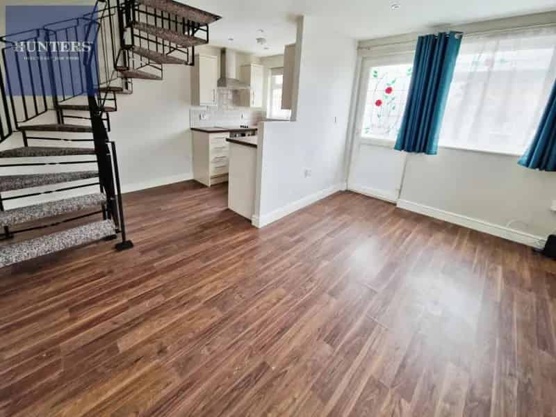 1 Bedroom House For Sale - 430 SQ FT - Parking Available