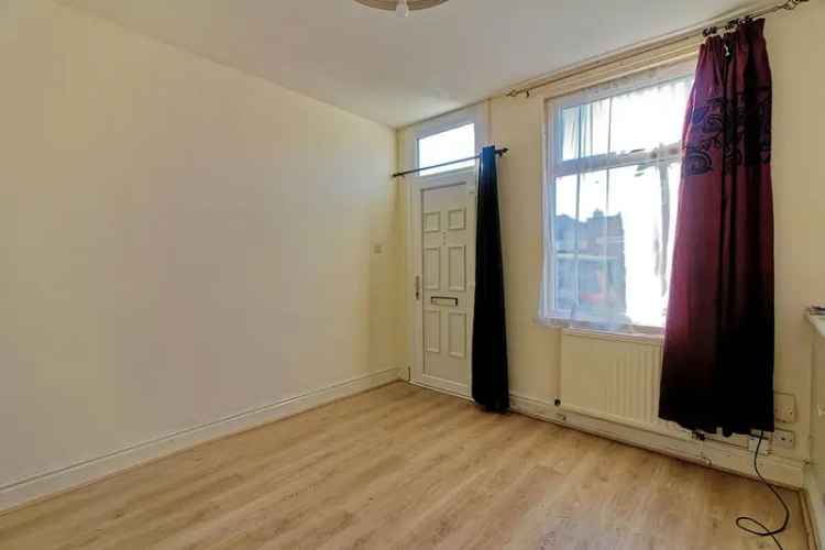 2 Bedroom Mid Terrace House Auction