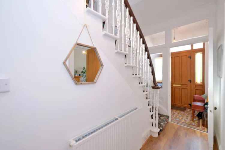 Spacious 4-Bedroom Semi-Detached House Near Aberdeen University