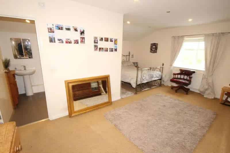 5 bed flat for sale