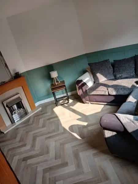 3 Bed Semi Detached House with Large Garden and Kitchen