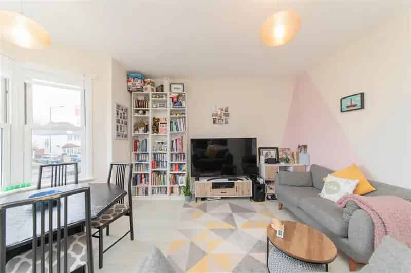 2 Bedroom Flat House to Rent in Hendon