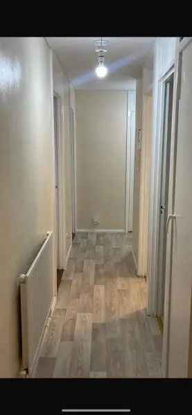 2 Bed Flat Newly Decorated