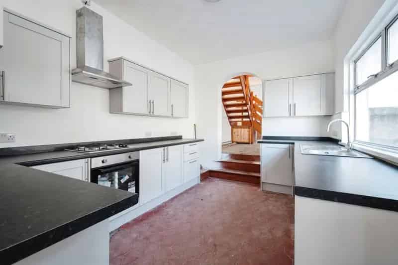 3 Bedroom End Terrace House For Sale