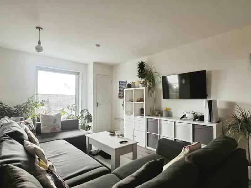 1 Bed Top Floor Apartment Allocated Parking Lift Access South Facing Balcony