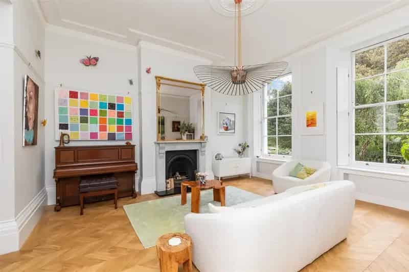 6 Bedroom House for Rent in Park Crescent Brighton