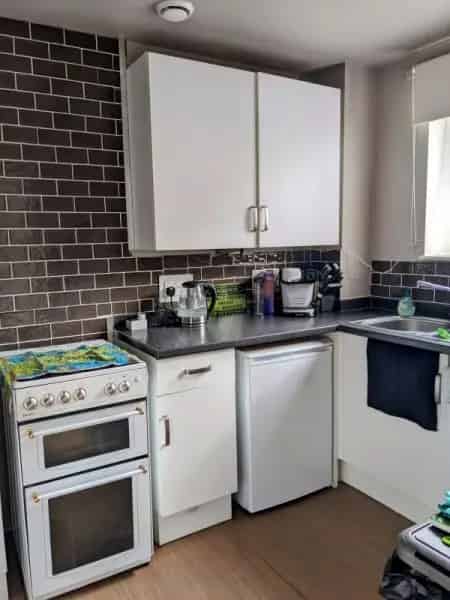 3 Bed Ground Floor Maisonette Near Schools and Train Station