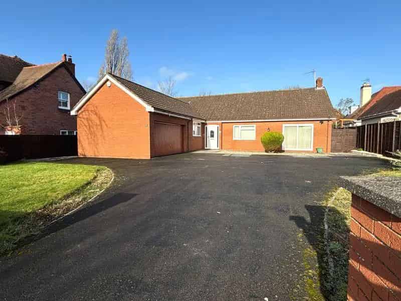 3 Bedroom Bungalow to Rent in Gloucester
