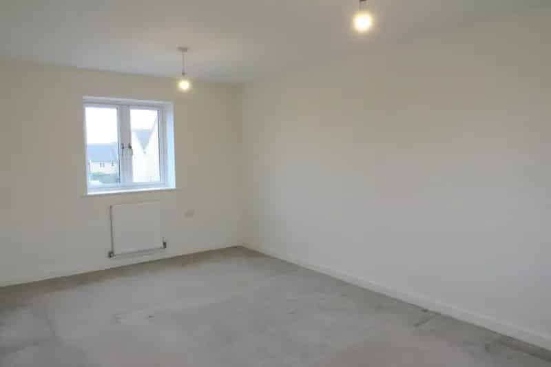 3 Bed Semi-Detached House with Enclosed Garden