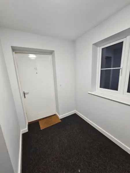 Flat For Rent in Mid Sussex, England