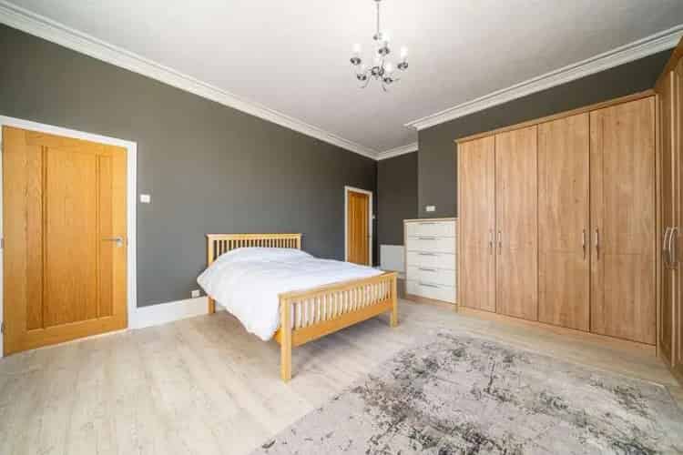 6 Bed House for Sale in Warwickshire