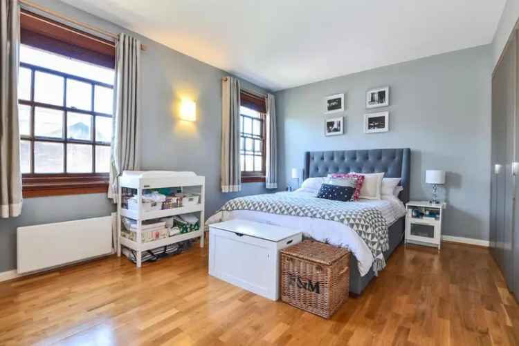 Flat For Sale in London, England