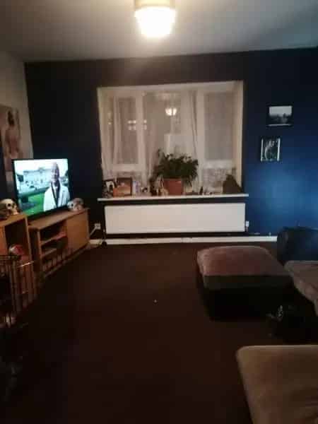 2 Double Bedroom Ground Floor Flat with Garden and Shed