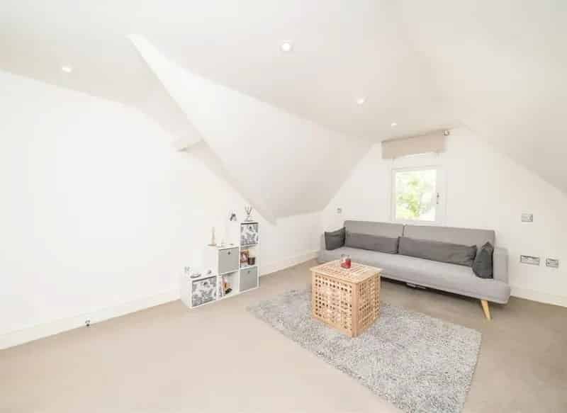 Flat For Sale , Oak Hill Road, London, England