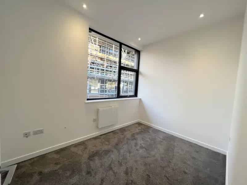 1 Bedroom Ground Floor Maisonette with Parking