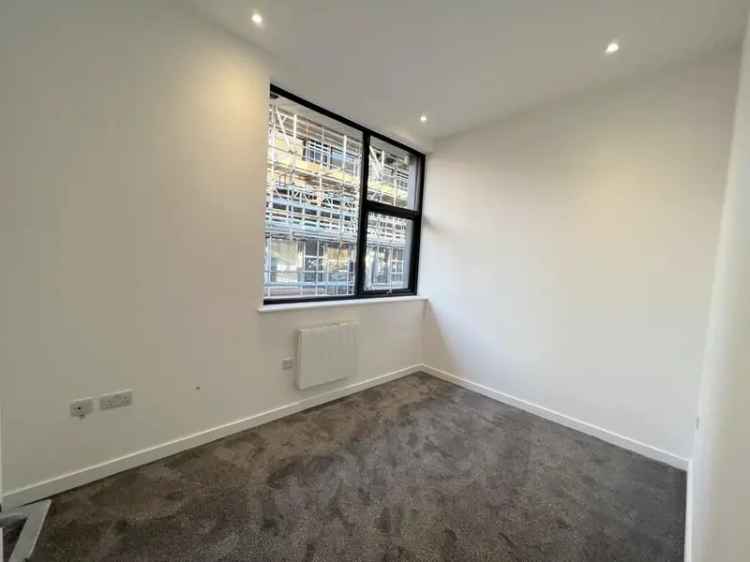 1 Bedroom Ground Floor Maisonette with Parking