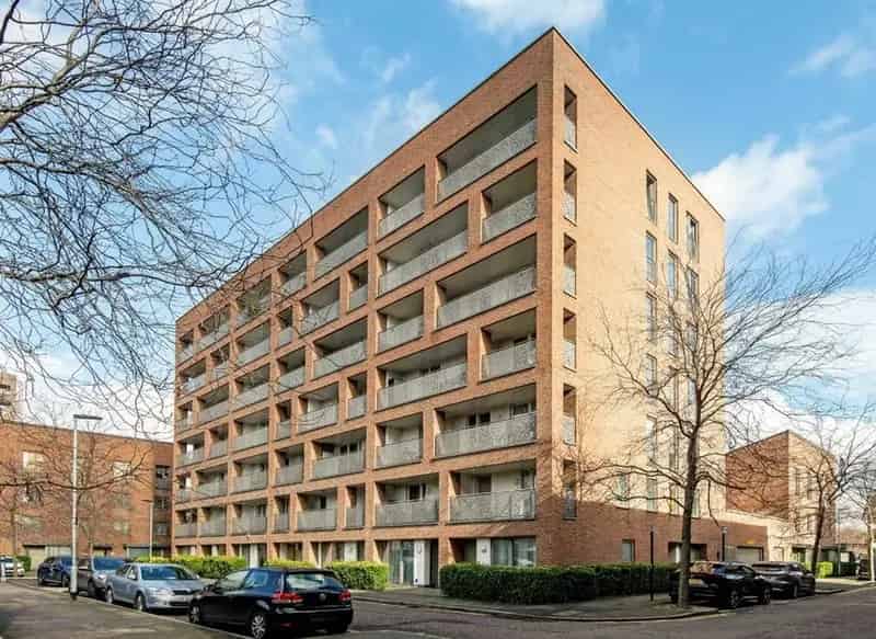 One Bedroom Home Near Canning Town Station