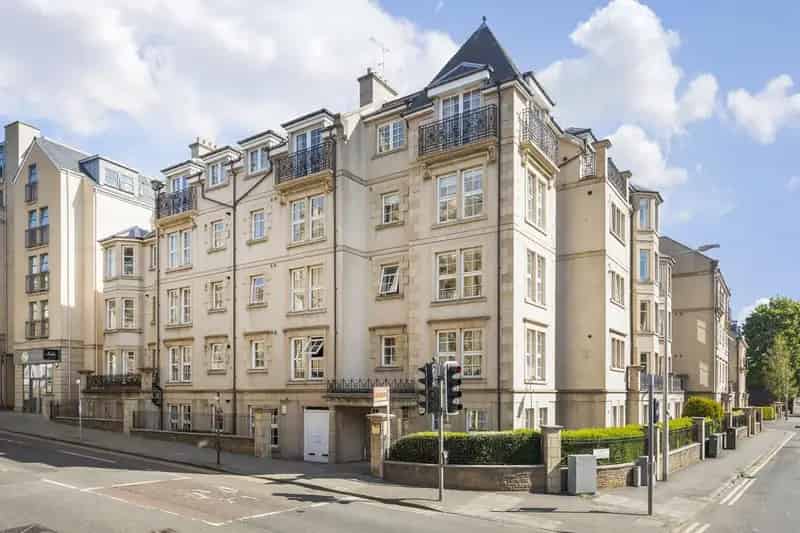2 Bedroom Ground Floor Flat for Sale in Edinburgh