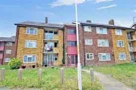 2 Bedroom Ground Floor Flat with Shed and Communal Garden