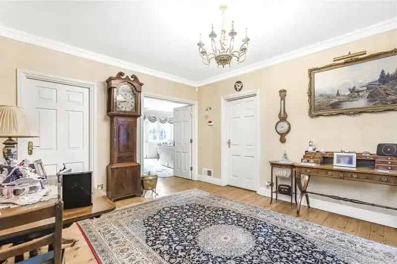 3 Bedroom Detached House for Sale in Monken Hadley