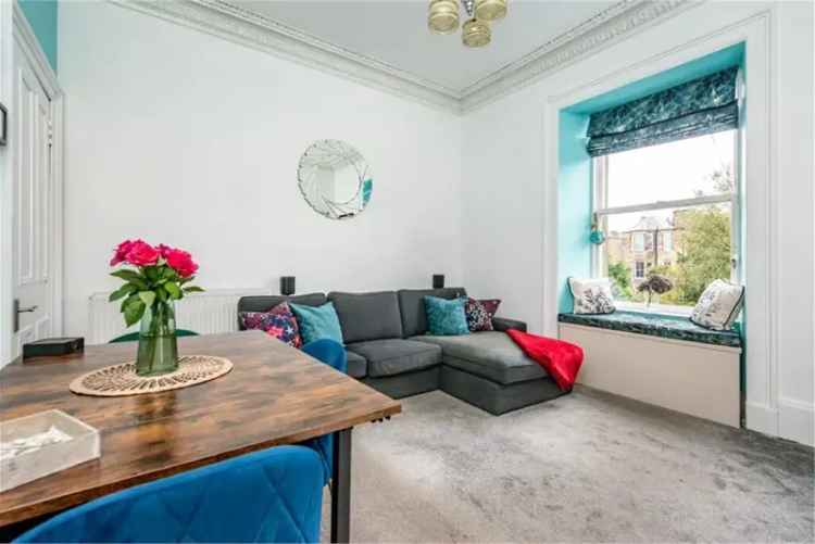 2 Bed Flat - Second Floor with 1 Reception Room