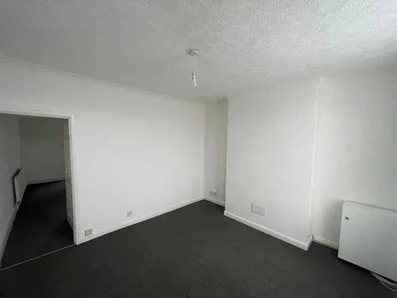 Two Bedroom End Terrace House Near Town Centre - Freehold