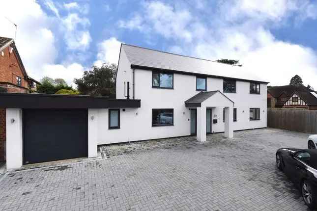 5 Bedroom Detached House for Sale in Bickley