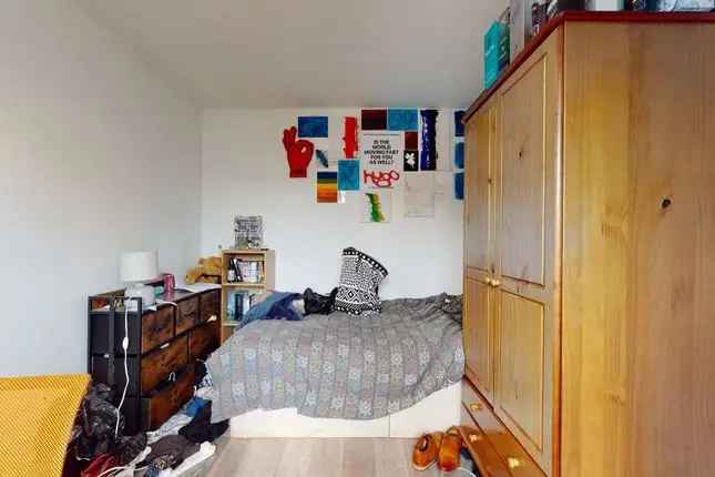 Town house to rent in Barnfield Place, London E14