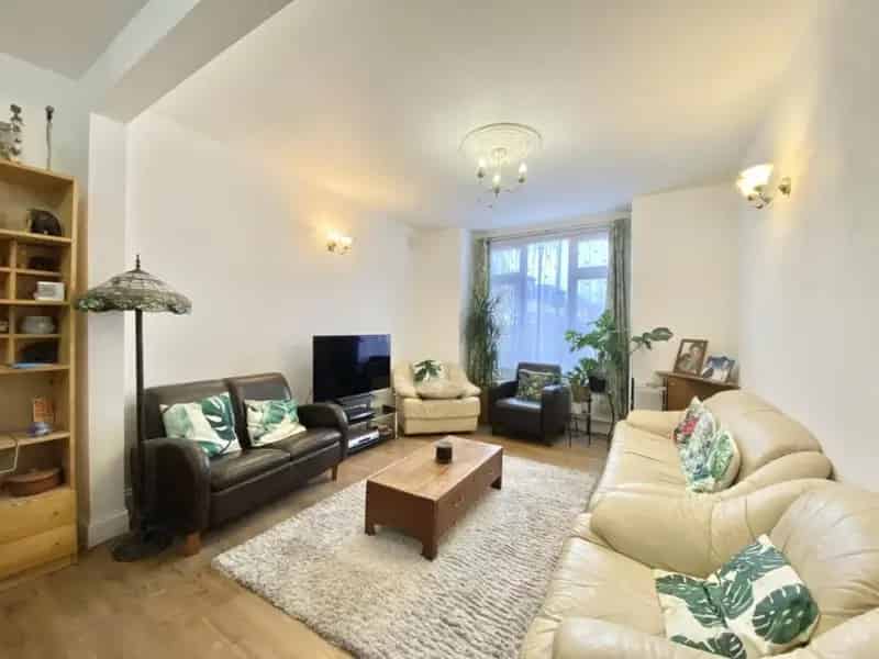 3 Bed End Terrace House Southall