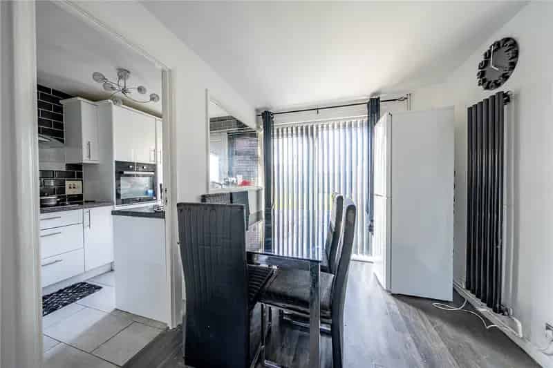 5 Bed Family Home with Garden Garage and Off Street Parking