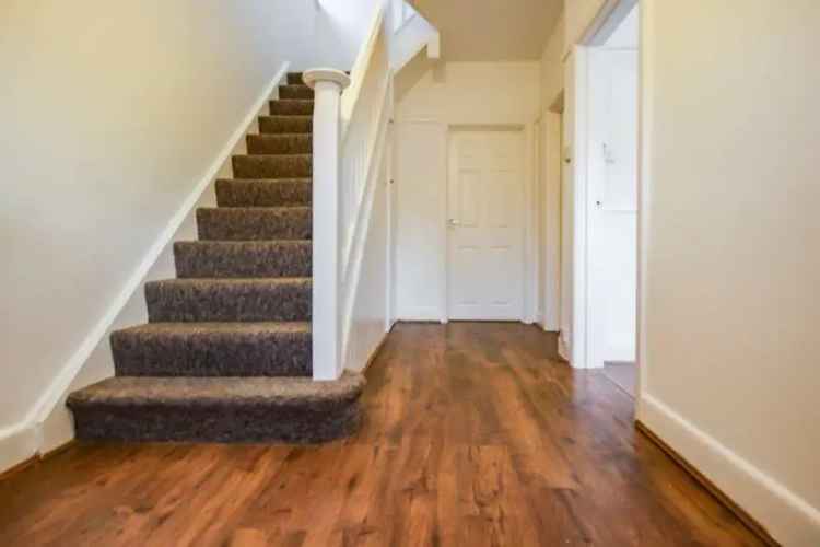 6 Bedroom Detached Student House For Sale