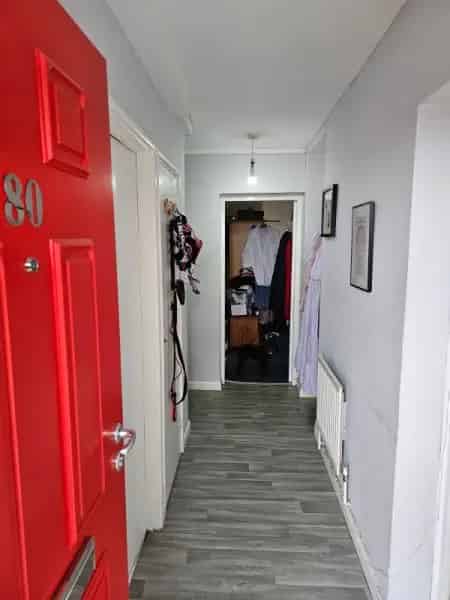 3 Bedroom Flat London Skyline Views Lift Access Balcony