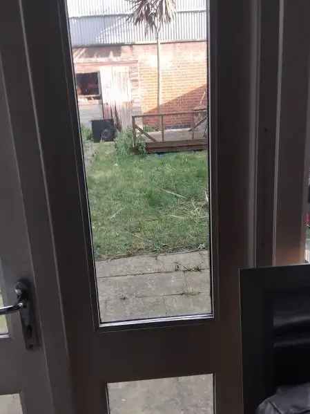 4 Bedroom 2 Bathroom Maisonette with Garden and Driveway