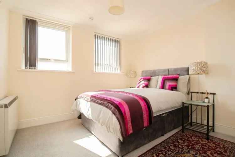 2 Bed Top Floor Apartment Cardiff Bay No Chain